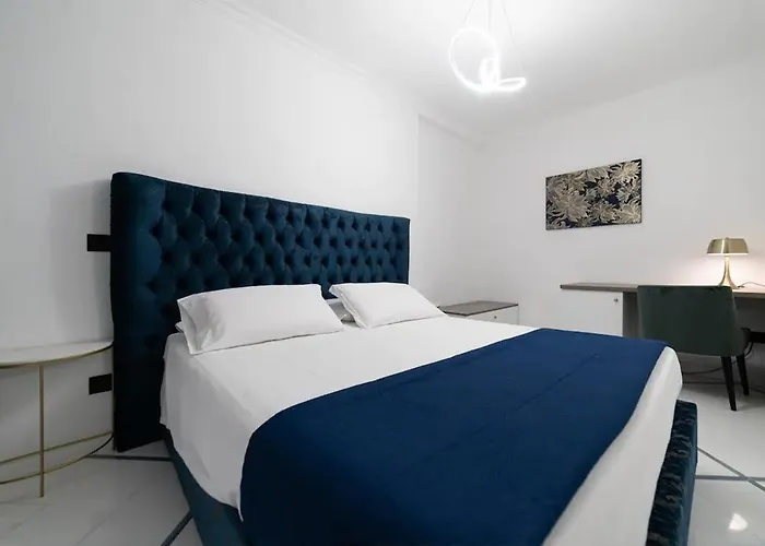 Apartments Hotel Real Suite Napoli Chiaia Mergellina